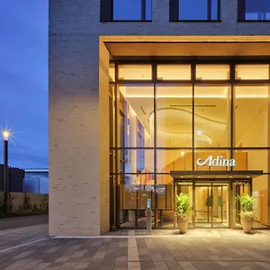 4* فندق Adina